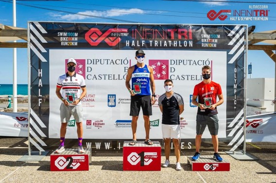 Javi Pérez, triatleta de La Blanca Arabatri, vencedor del IV  IV Infiniti Triatlón de Almanssora en su distancia half 